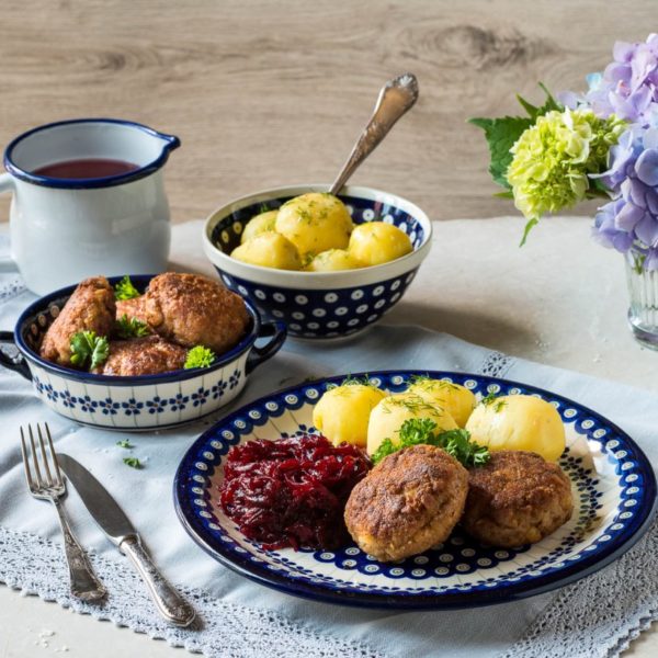 Kotlet mielony z zasmażanymi buraczkami