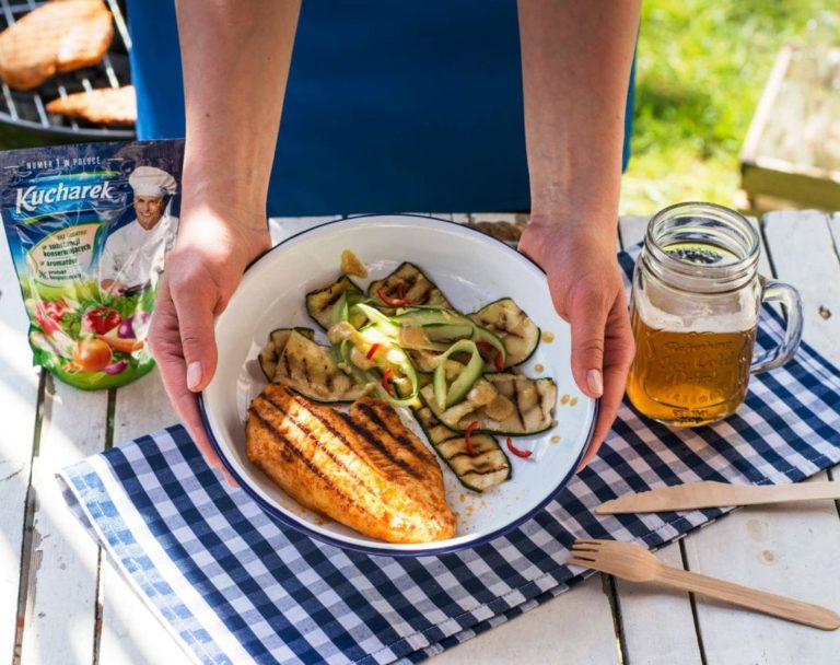 Grillowana pierś z kurczaka zagrodowego z sałatką cukinii