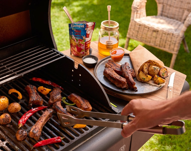 Żeberka BBQ  z ziemniaczkami z grilla