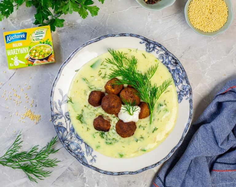 Mięsne pulpeciki z kaszy jaglanej w zielonym sosie jogurtowym