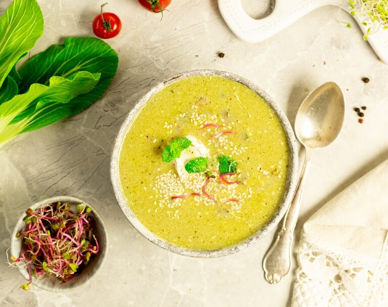 Zupa kokosowa z dodatkiem garam masala oraz harissą