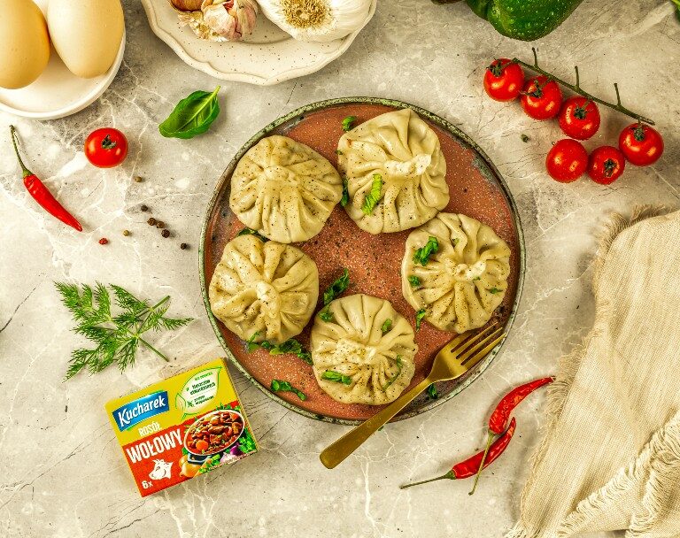 Chinkali z mięsnym farszem i bulionem