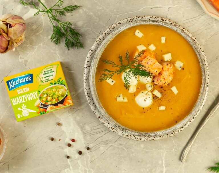 Zupa krem dyniowo-łososiowa z mozzarellą i serem kozim